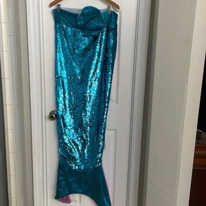 Fancy Finz Mermaid Sequin Blanket
